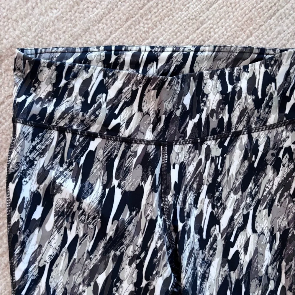 Under Armour Black and White Patterned Leggings